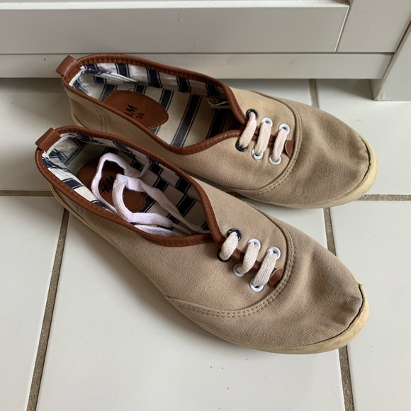 Lace-Up H&M Flats - Picture 3 of 4